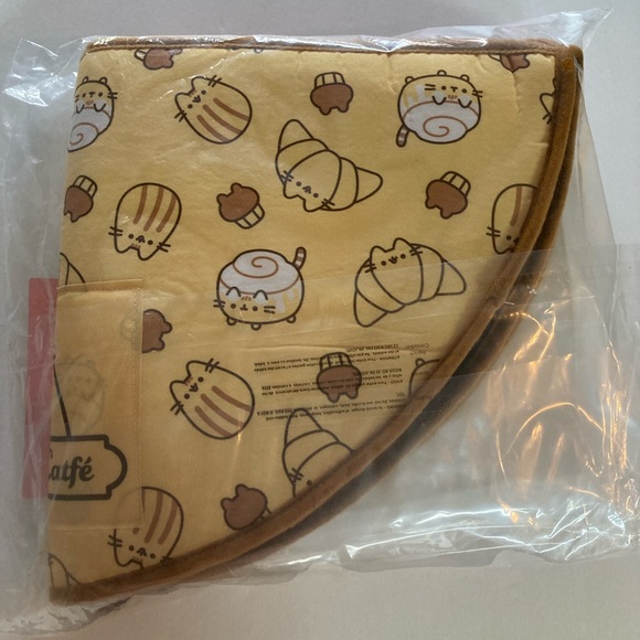 NWT✨ Pusheen Cat Kit Box Exclusive Foldable Pastry Cinnamon Bun Nesting Bed - Picture 3 of 3